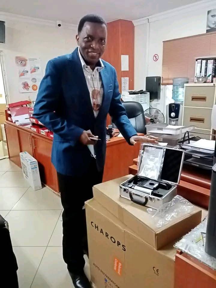 Dr Mungela Tambwe Joseph, Promoteur de Lorra Medical Centre, lors de la réception de nouveaux équipements médicaux